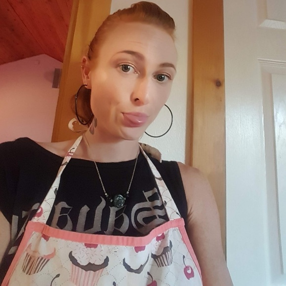 Meet your Posher, Dominique - Picture 1 of 1